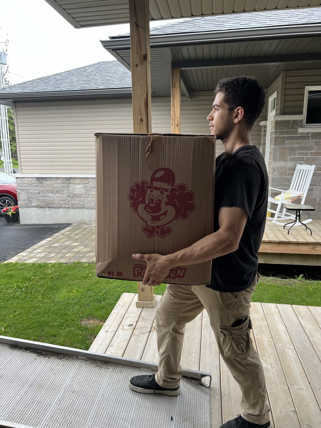RigMac mover carrying a box