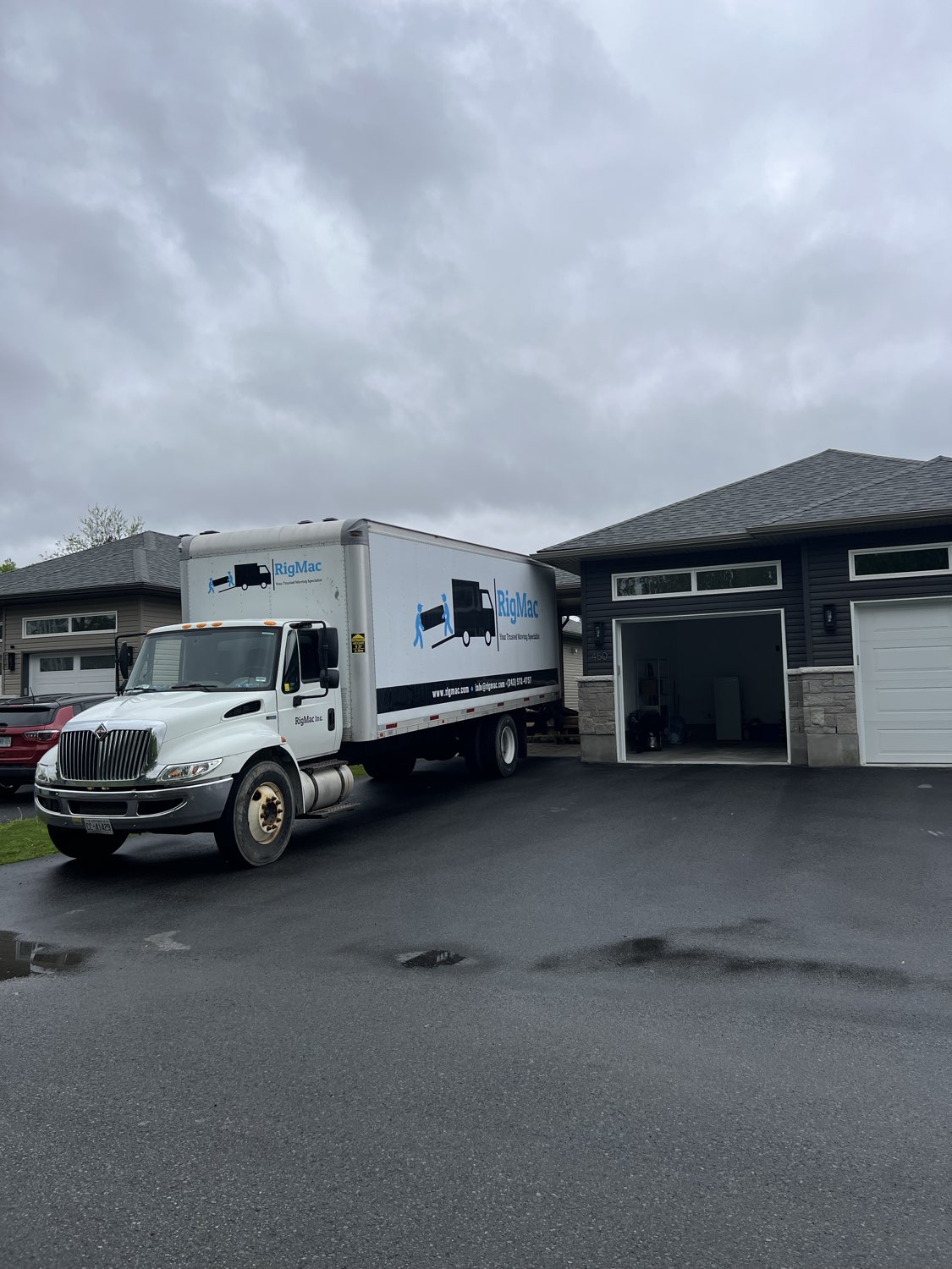 RigMac moving truck at a customer's home